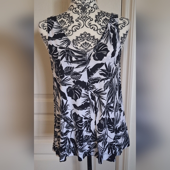 Old Navy Size M tank top - Picture 3 of 5